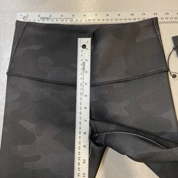 Karma Printed Kyla Crop Capri Leggings XS Black Camouflage Pattern yoga pants - Picture 10 of 11